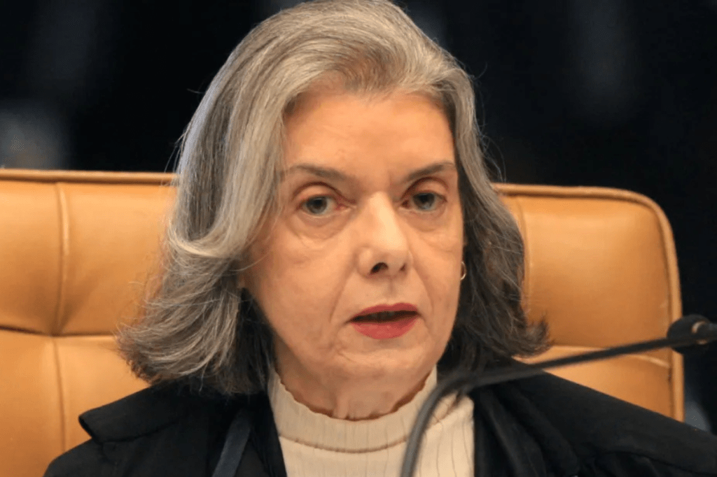 Cármen Lúcia vota contra flexibilização da lei da ficha&nbsp;limpa